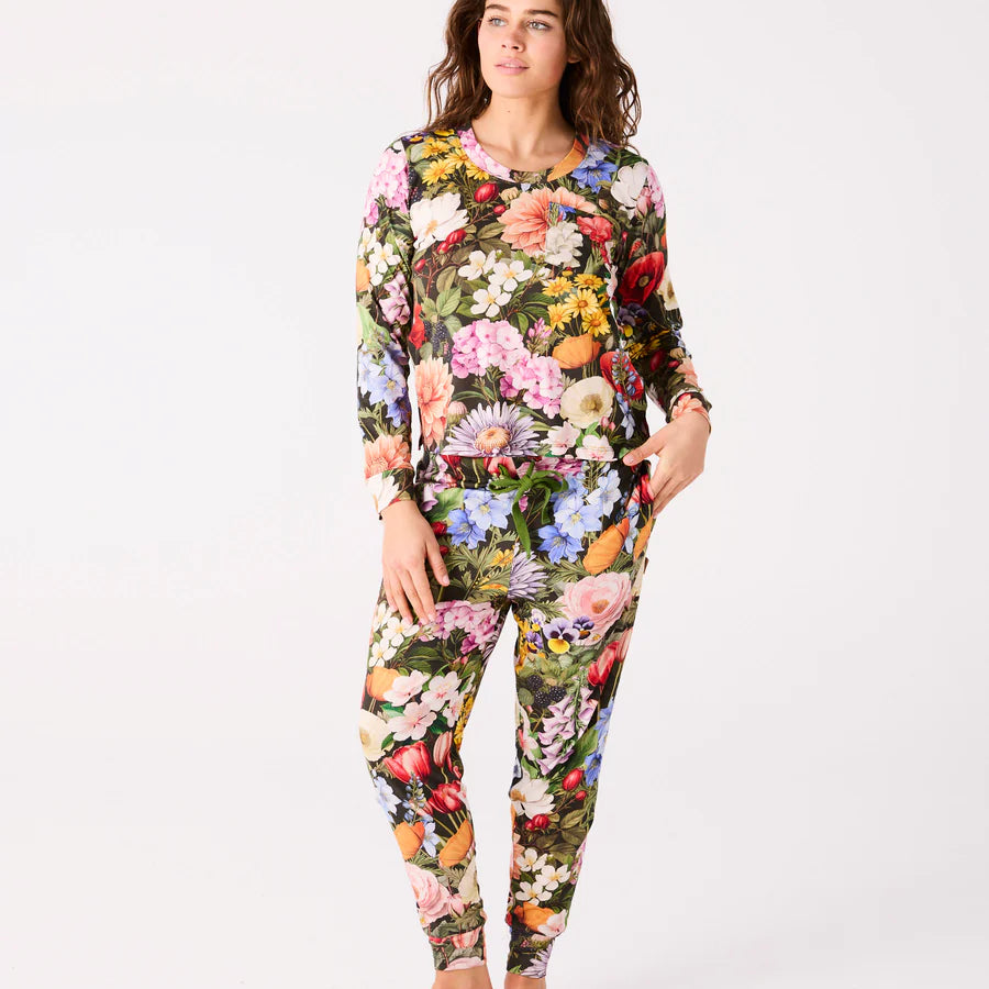 Kip and Co Cottage Garden Eden Organic Cotton Slouch Ladies Pyjama Set - model lifestyle