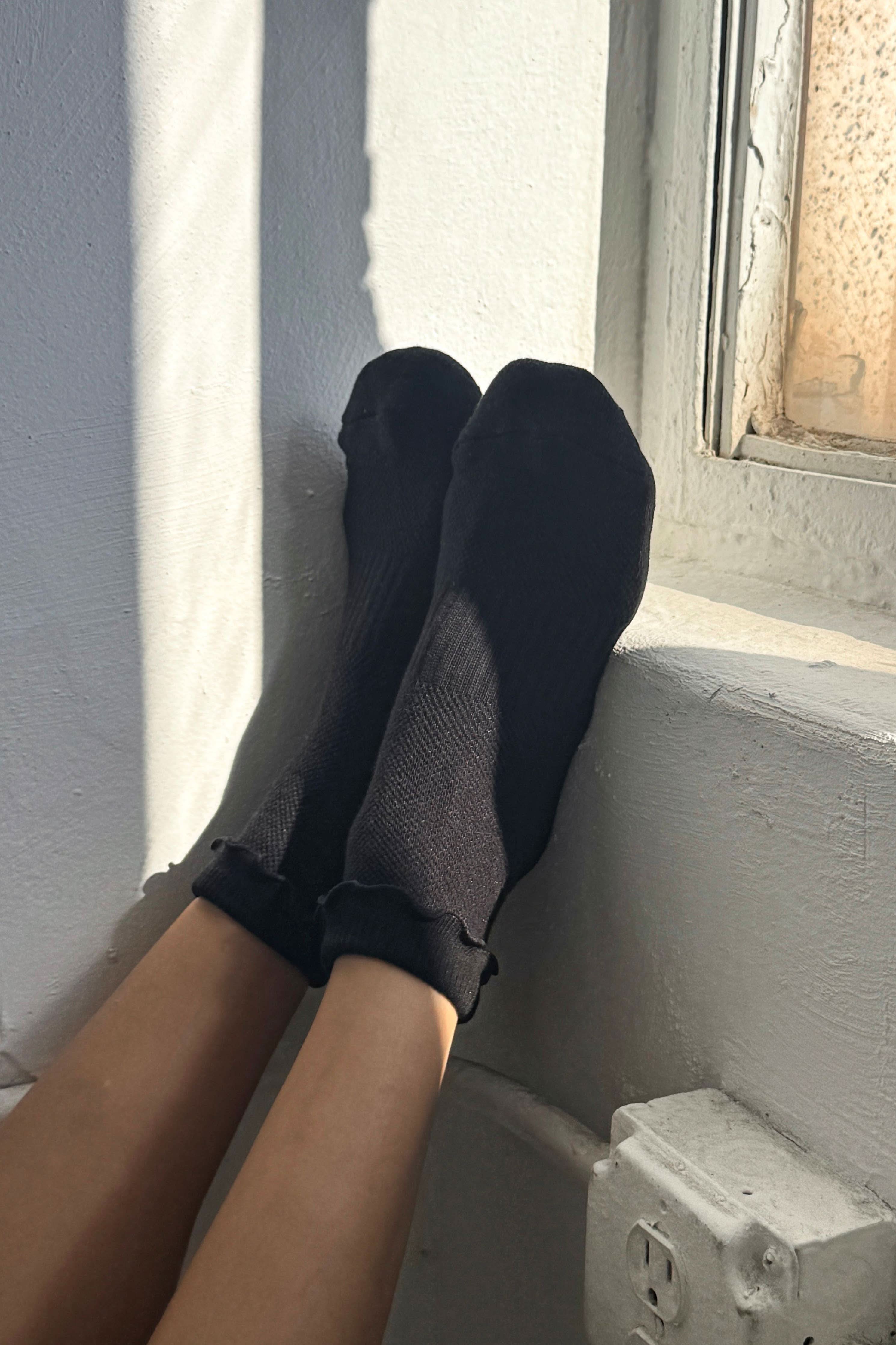 Le Bon Shoppe | Ruffled Hugger Crew Socks Black