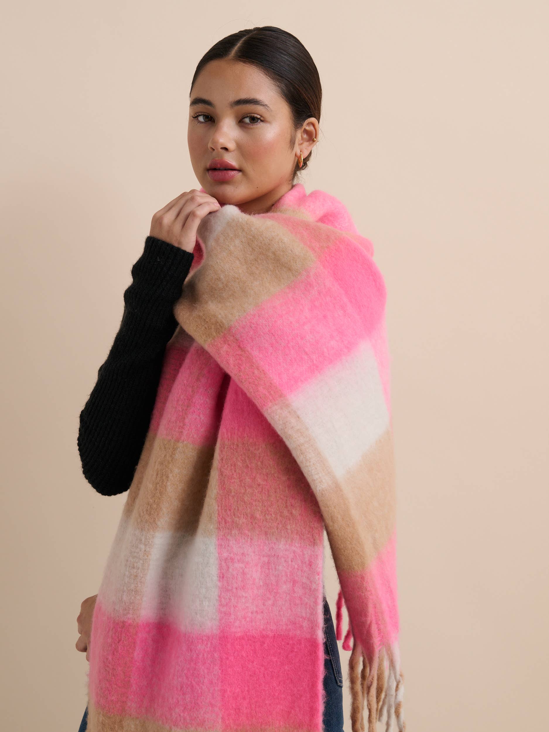 Angels Whisper | Neon Pink Checkered Fluffy Scarf