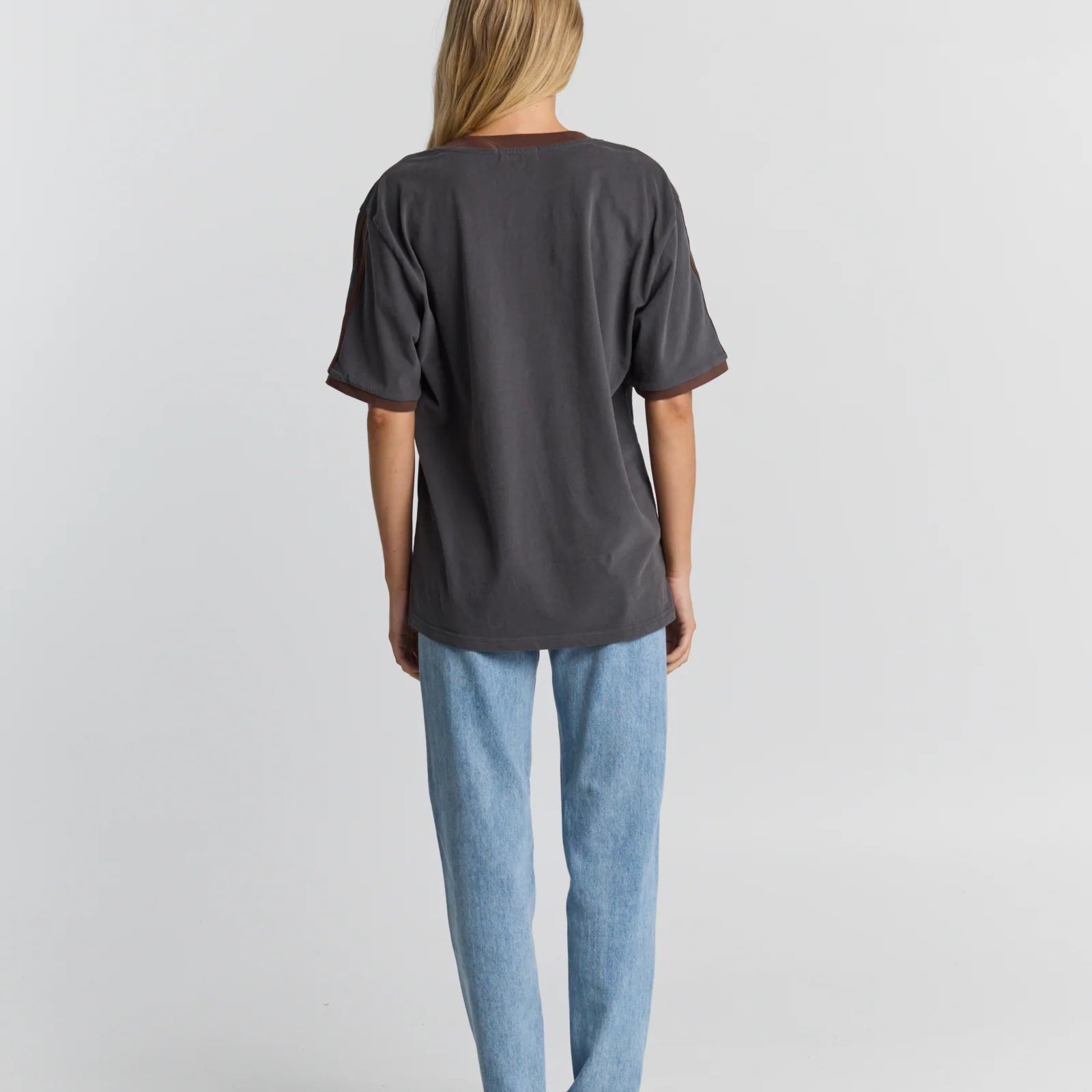 Maku - Rodeo V-neck Tee — close-up detail