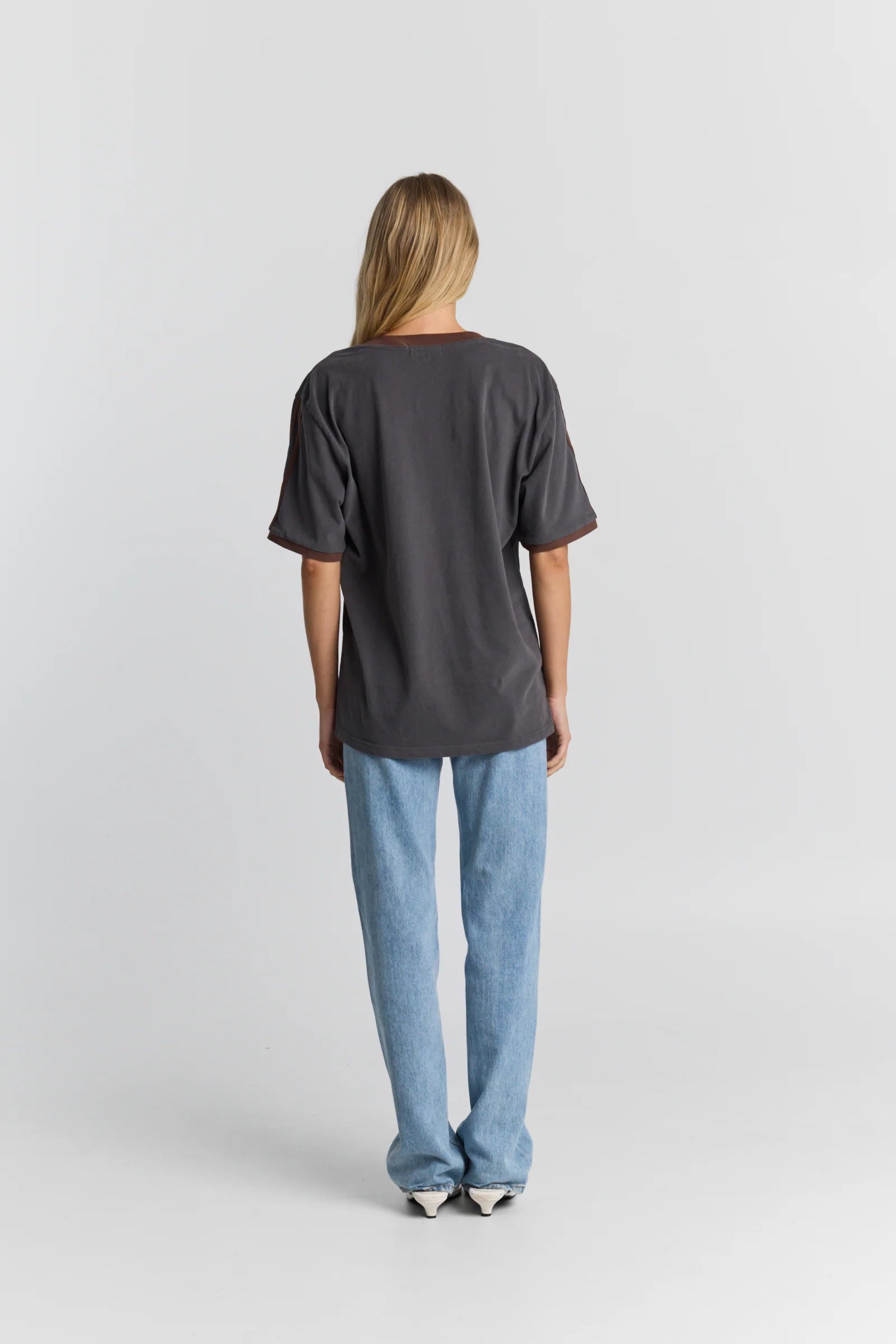 Maku - Rodeo V-neck Tee — close-up detail