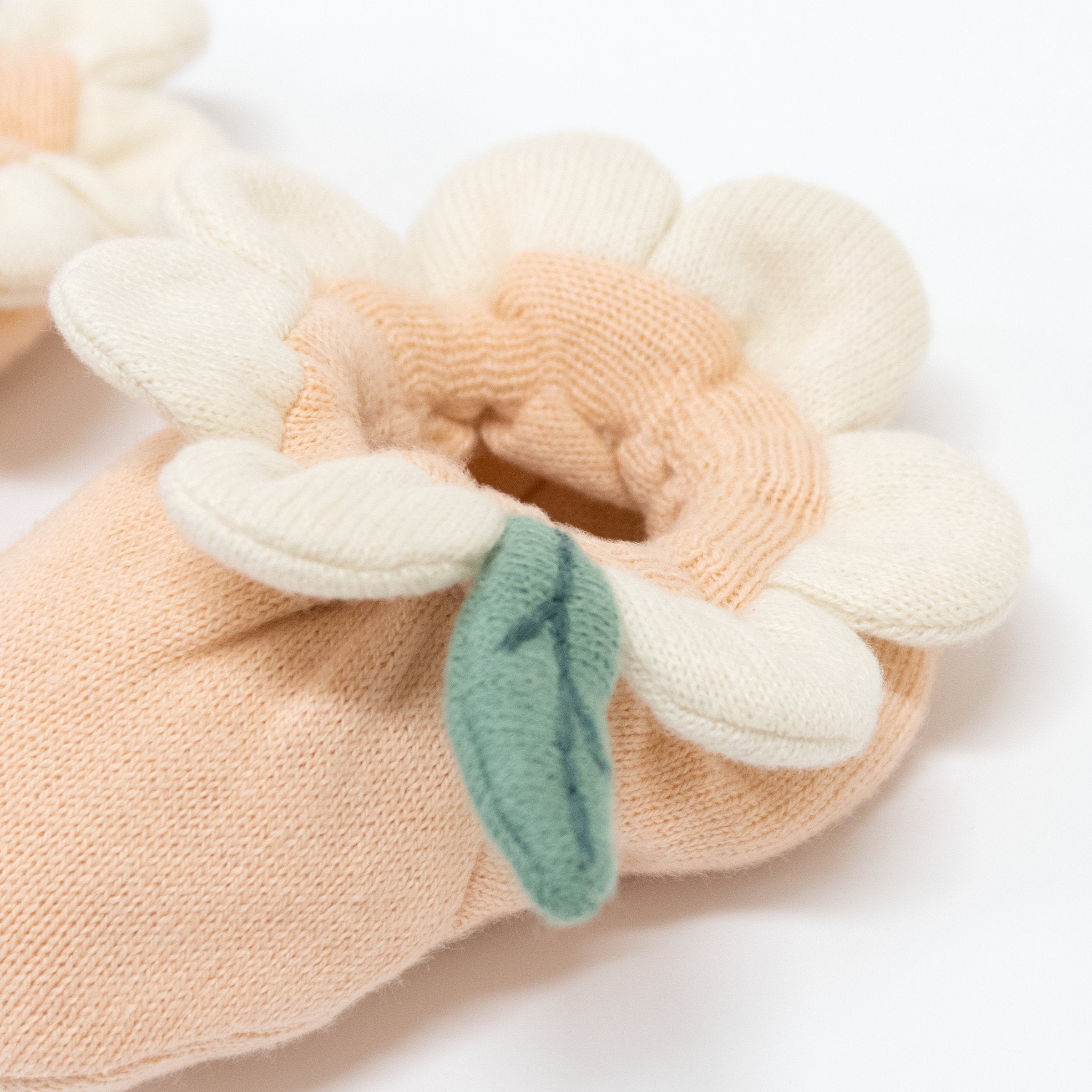 Meri Meri | Peach Daisy Baby Booties