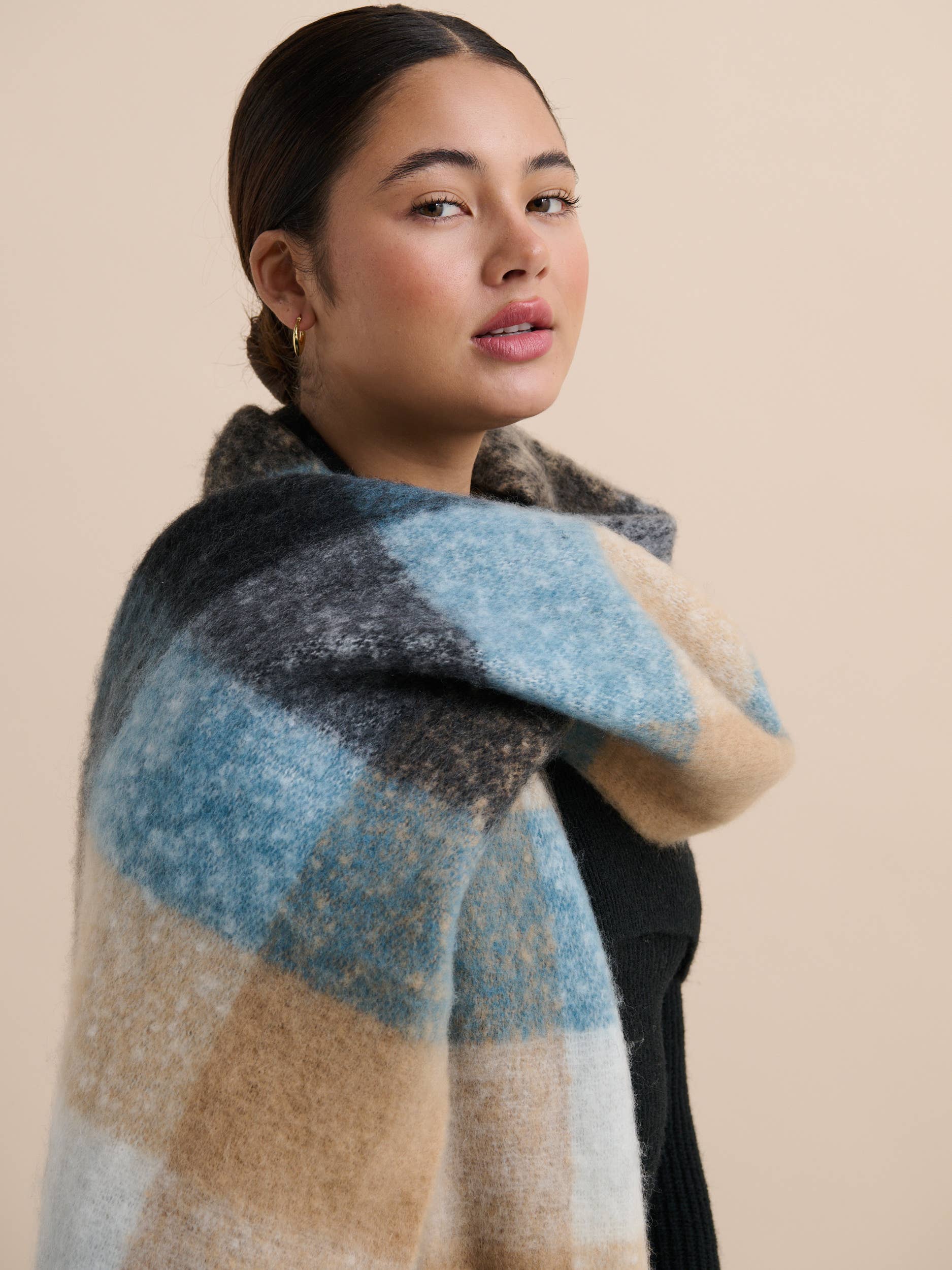 Angels Whisper | Lindy Checkered Fluffy Scarf