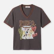 Maku Rodeo V-neck Tee - front view on model