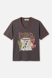 Maku Rodeo V-neck Tee - front view on model